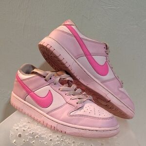 Nike Low Tripple Pink Sneakers
